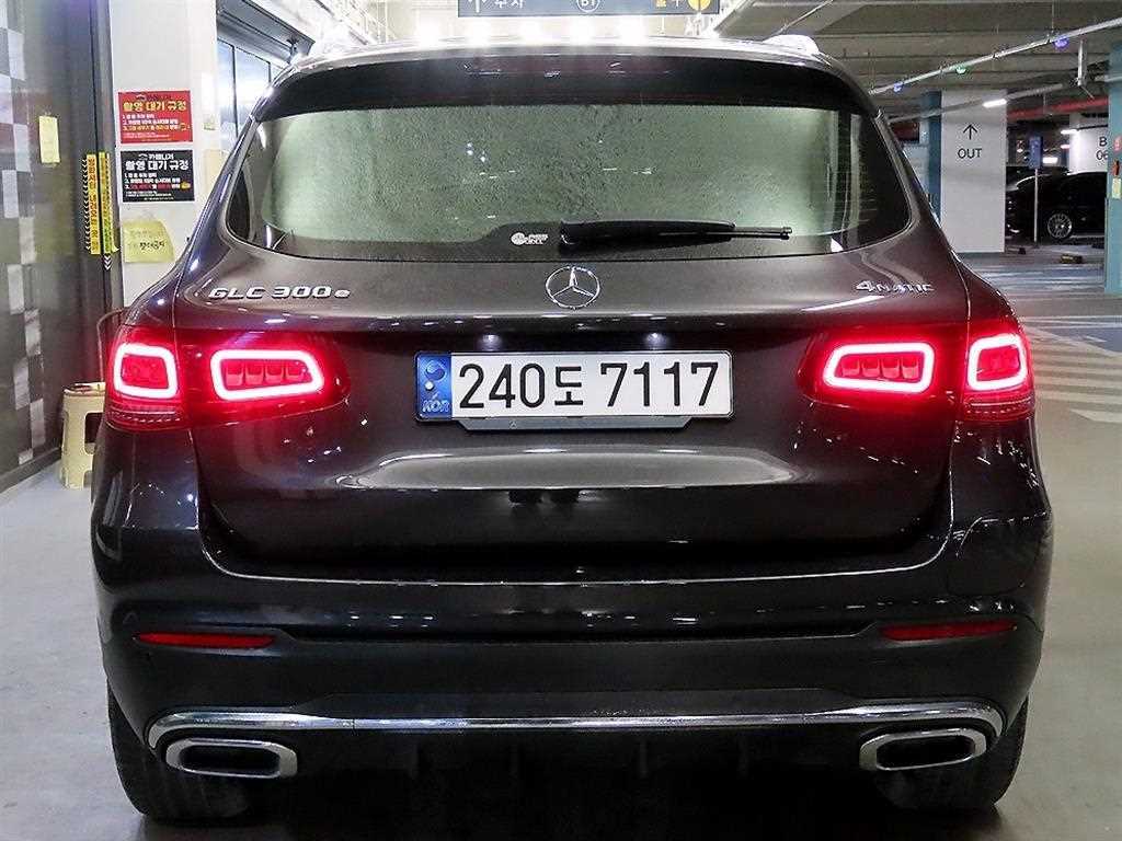 Mercedes Benz GLC Class - Vista 5