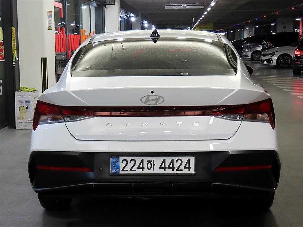 HYUNDAI Avante - Vista 5