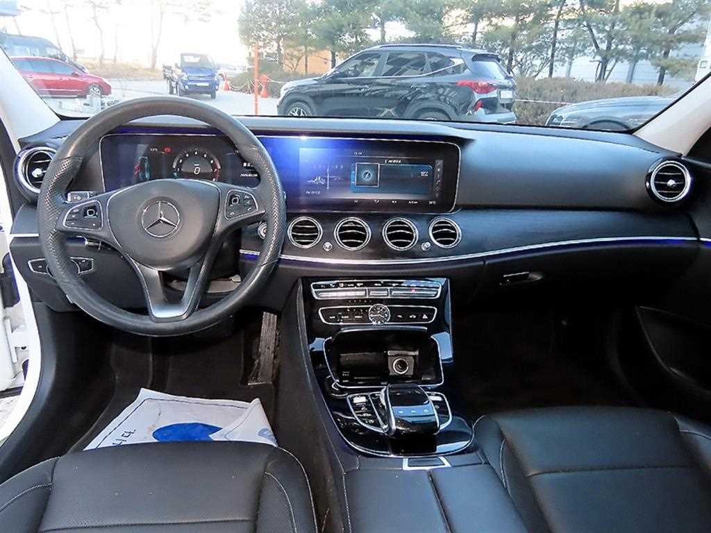 Mercedes Benz E class - Vista 7