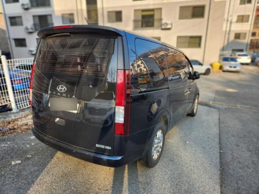 HYUNDAI Staria - Vista 4