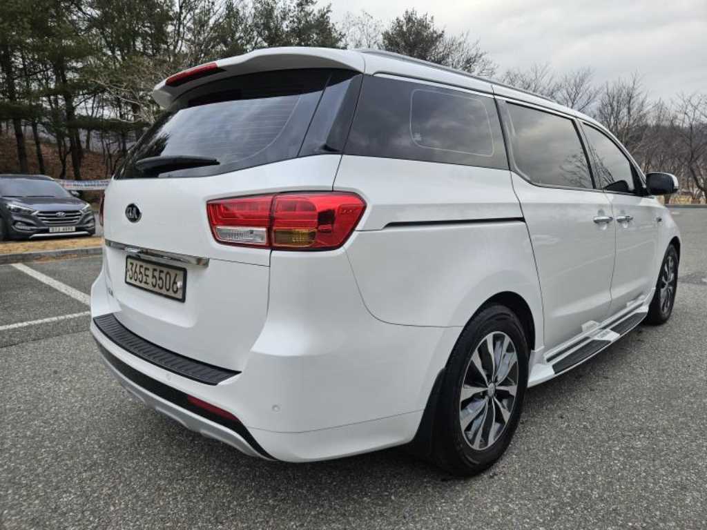KIA Carnival - Vista 7