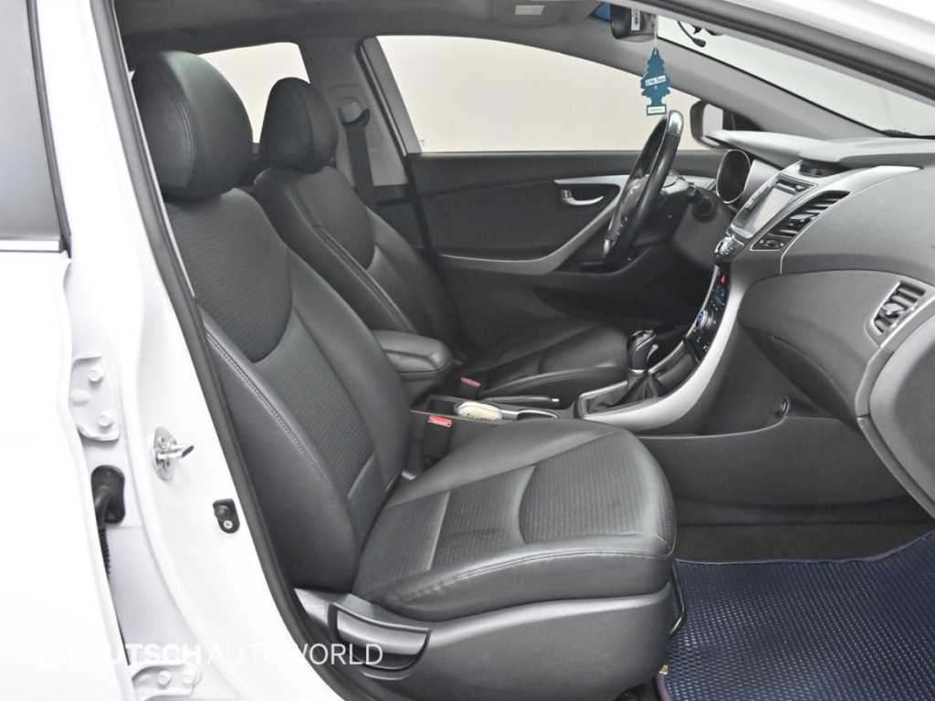 HYUNDAI Avante - Vista 10