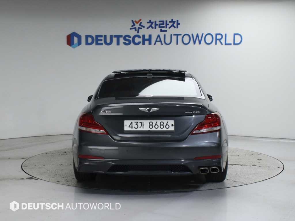 Genesis G70 - Vista 4