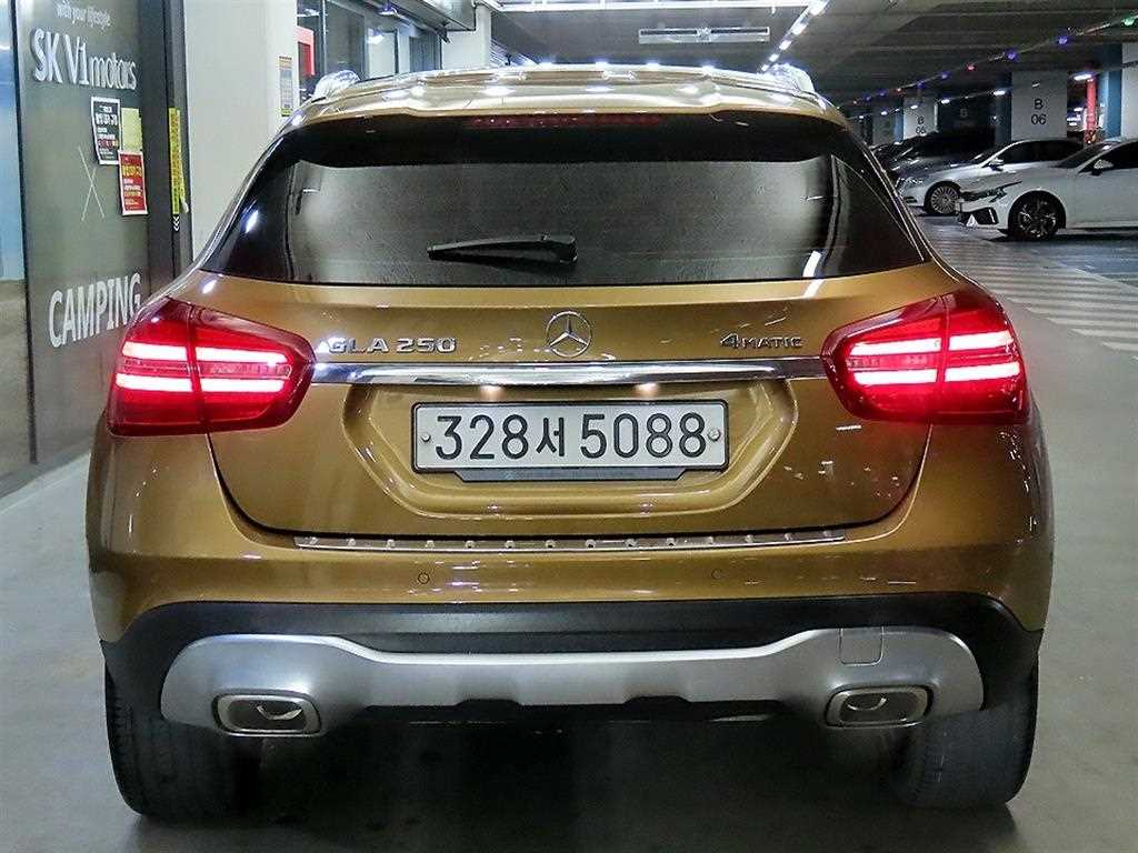 Mercedes Benz GLA Class - Vista 5