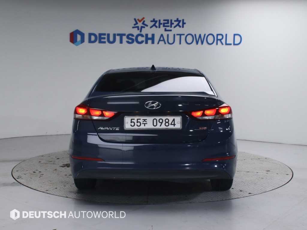 HYUNDAI Avante - Vista 4