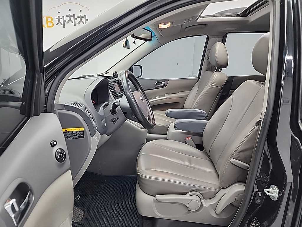 KIA Carnival - Vista 11