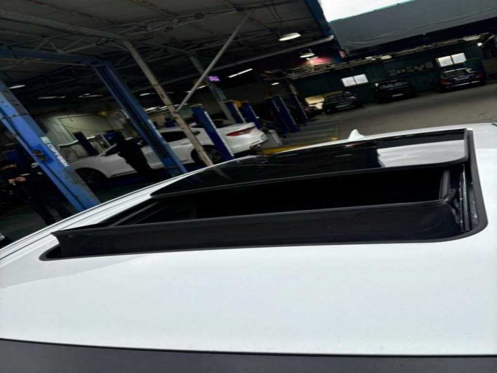 Genesis GV70 - Vista 5