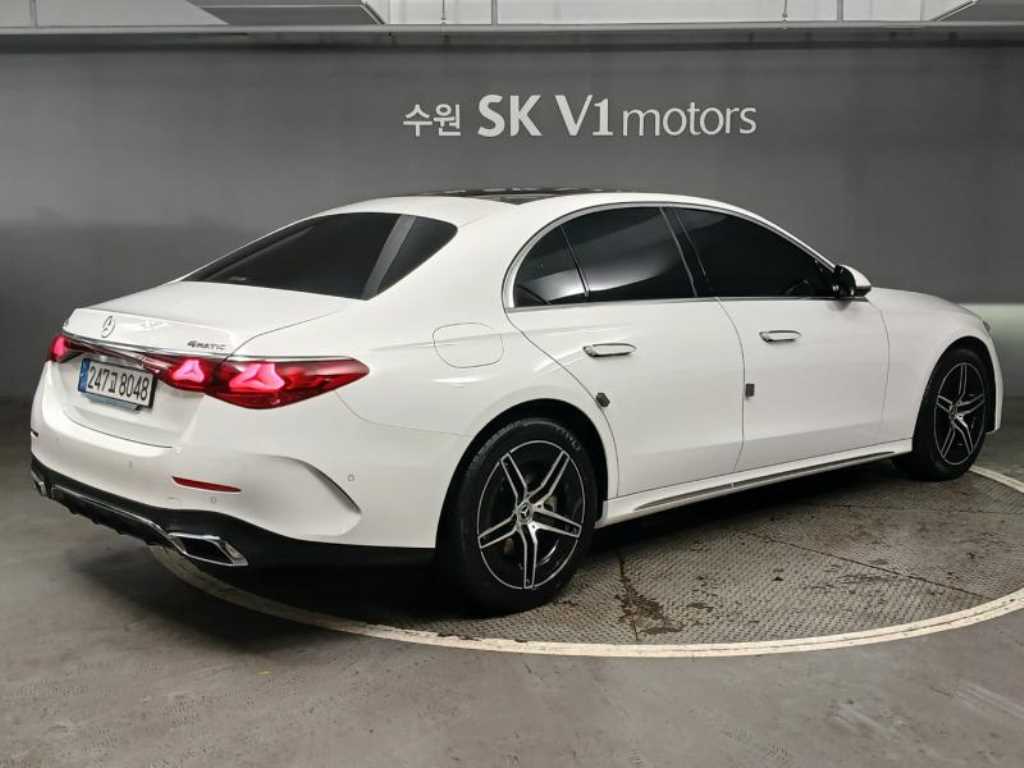 Mercedes Benz E class - Vista 4