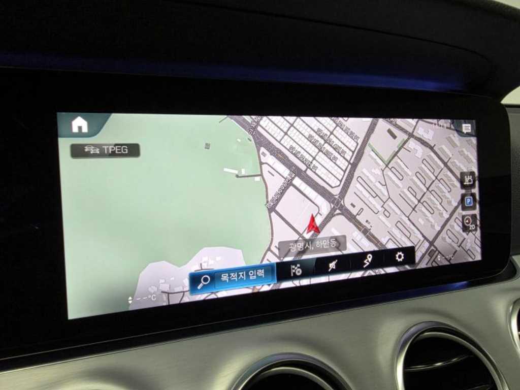 Mercedes Benz E class - Vista 12