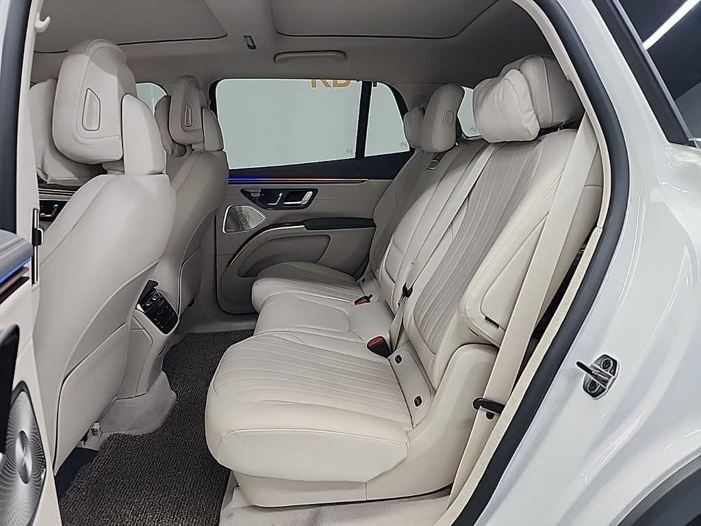 Mercedes Benz EQS - Vista 12