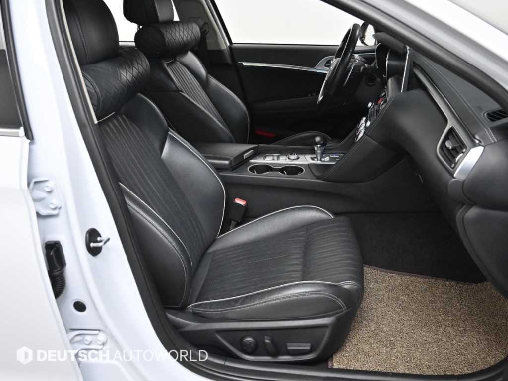 Genesis G70 - Vista 10