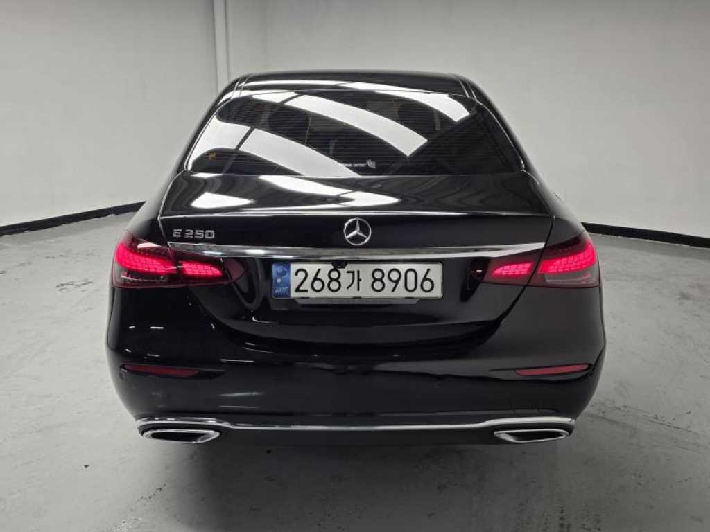 Mercedes Benz E class - Vista 4