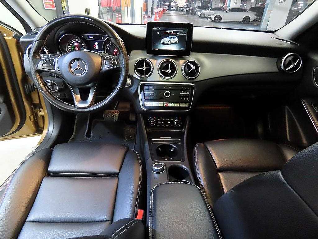 Mercedes Benz GLA Class - Vista 10