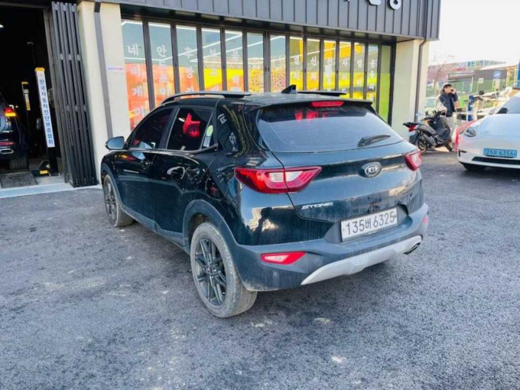 KIA Stonic - Vista 4