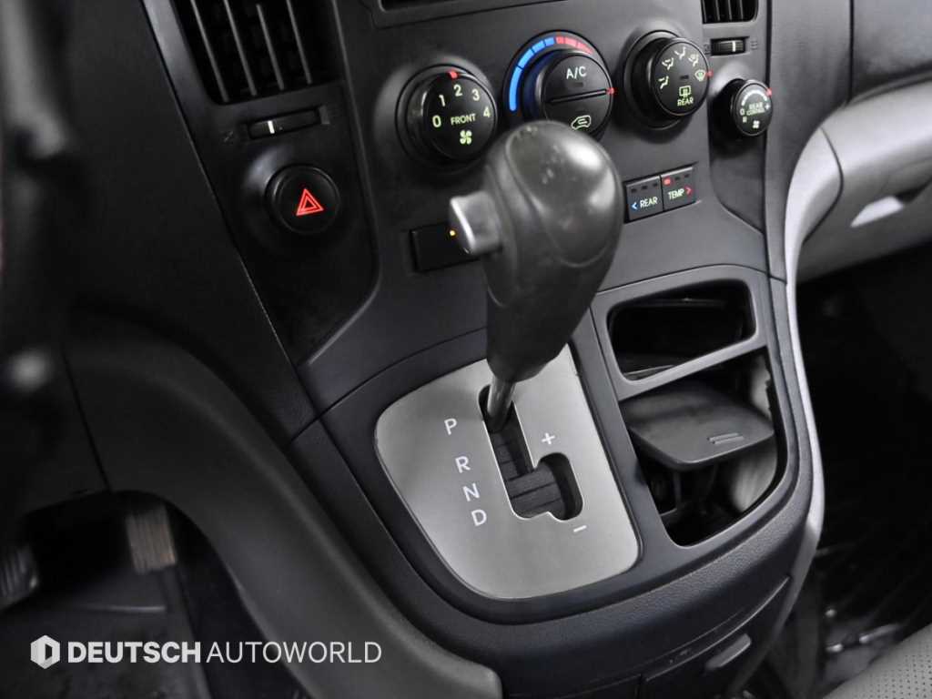 HYUNDAI Starex - Vista 9