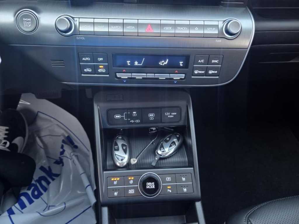 HYUNDAI Kona - Vista 9