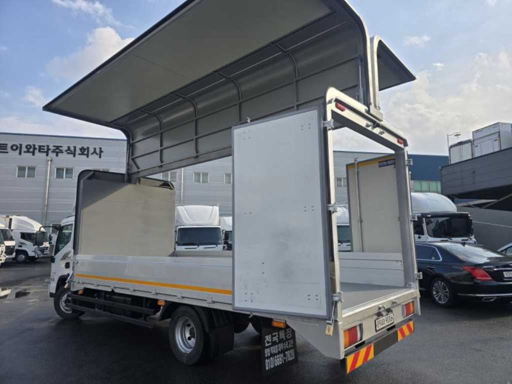 medium and large cargo truck - Vista 9