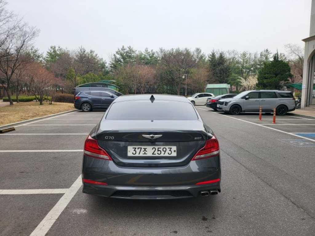 Genesis G70 - Vista 4