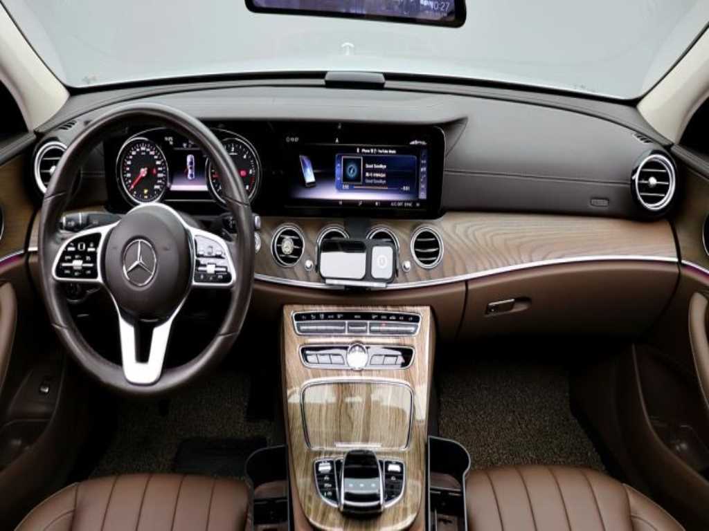 Mercedes Benz E class - Vista 8