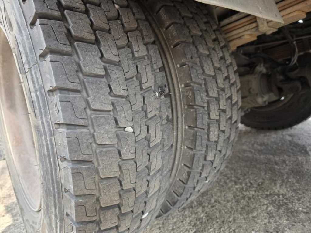 medium and large cargo truck - Vista 11