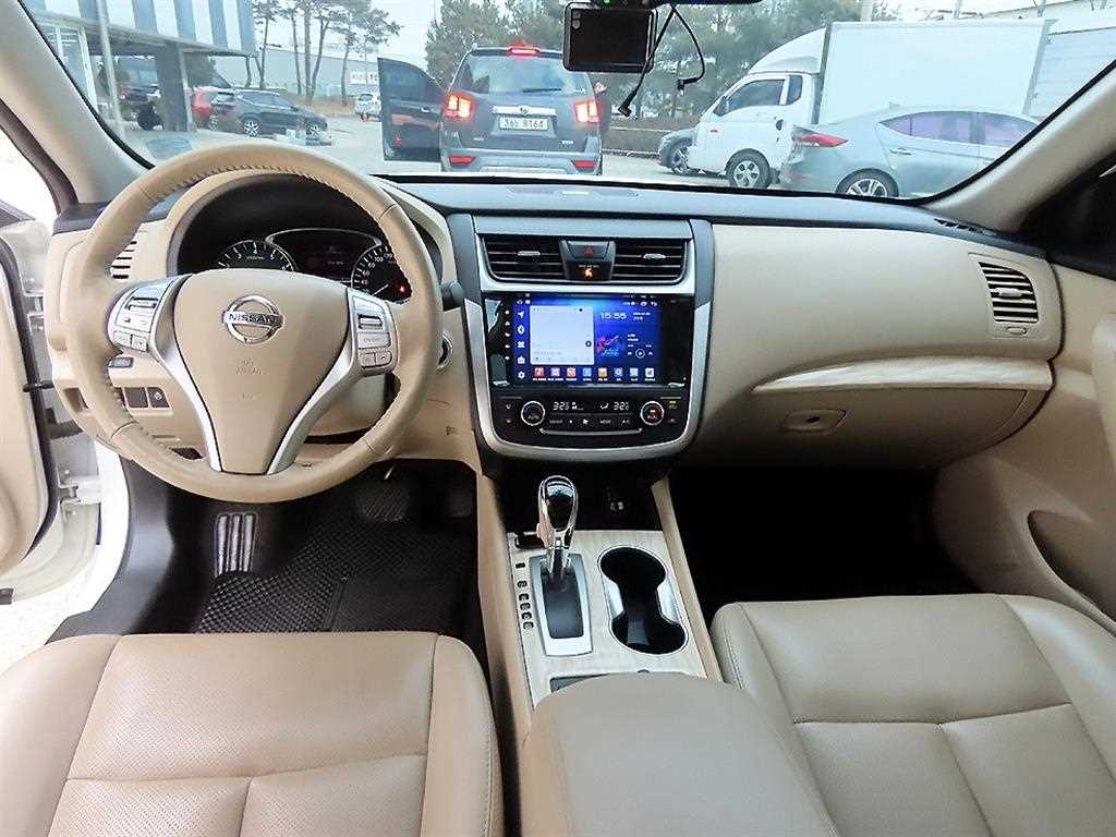 Nissan Altima - Vista 7