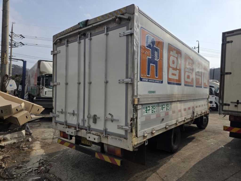 medium and large cargo truck - Vista 4