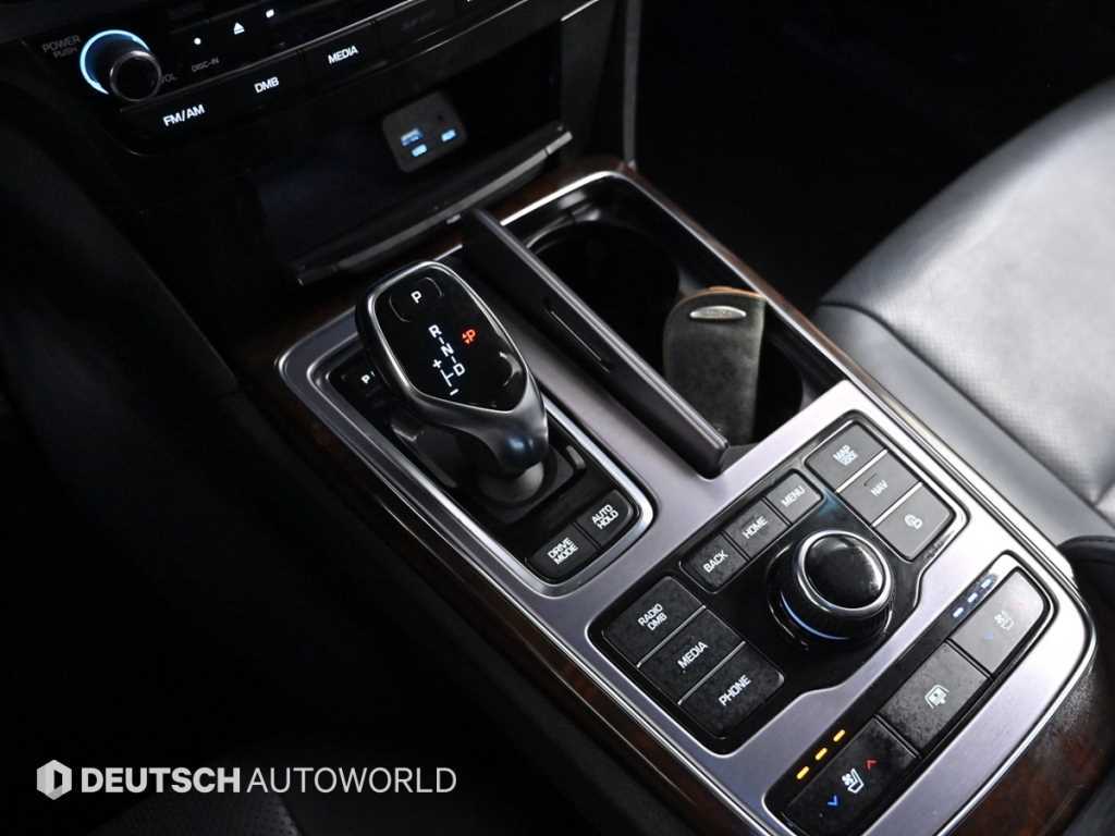 HYUNDAI Equus - Vista 9