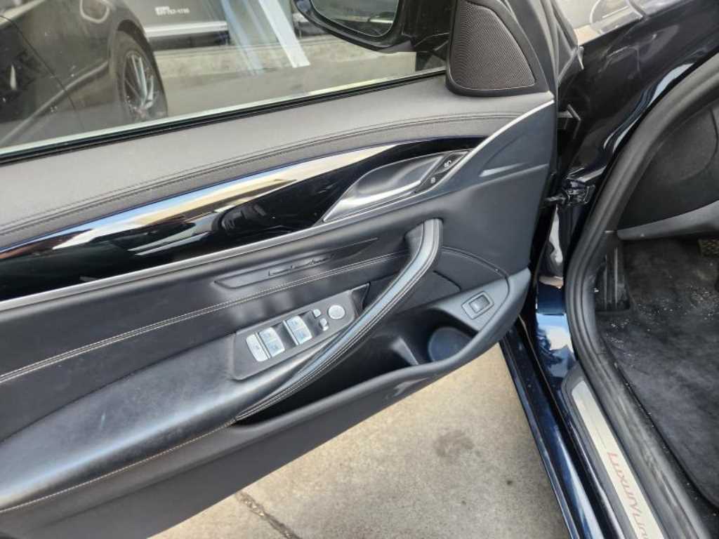 BMW 5 Series - Vista 5