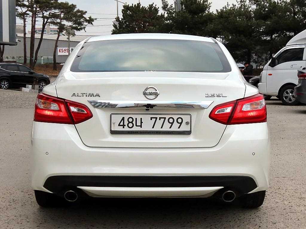 Nissan Altima - Vista 4