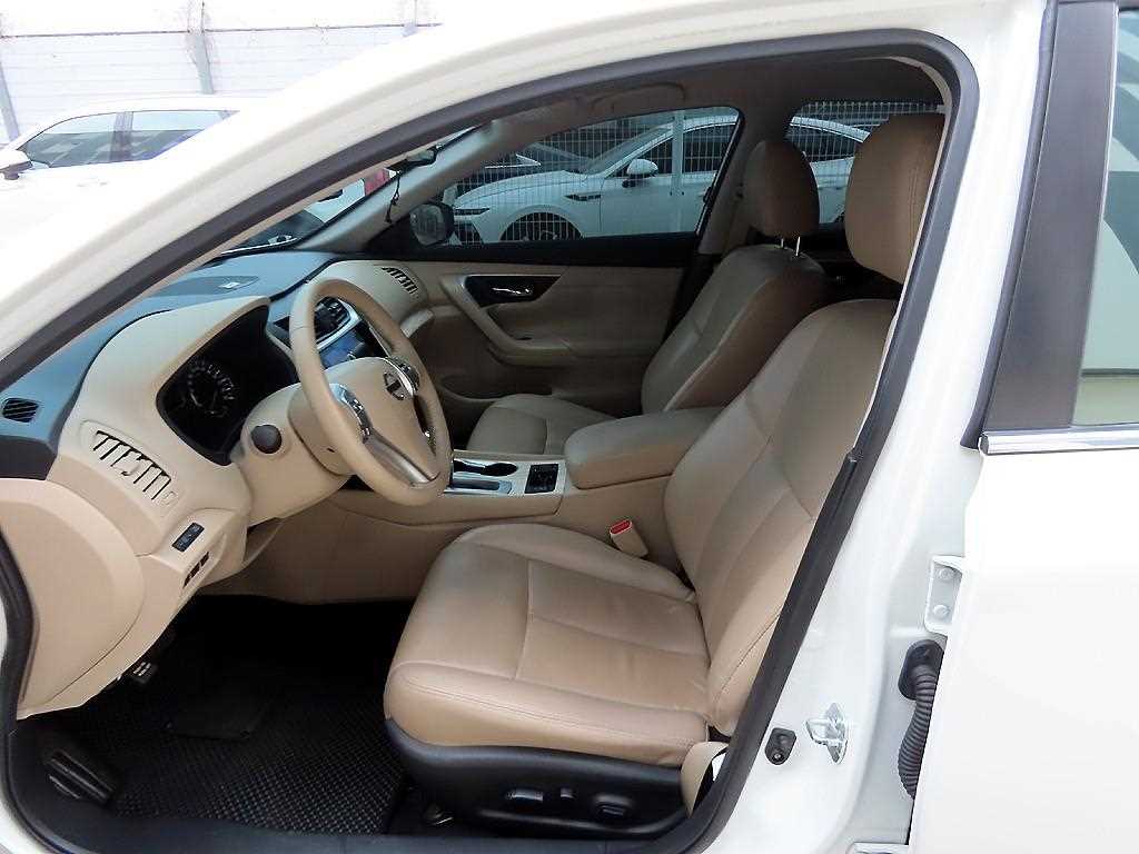 Nissan Altima - Vista 5