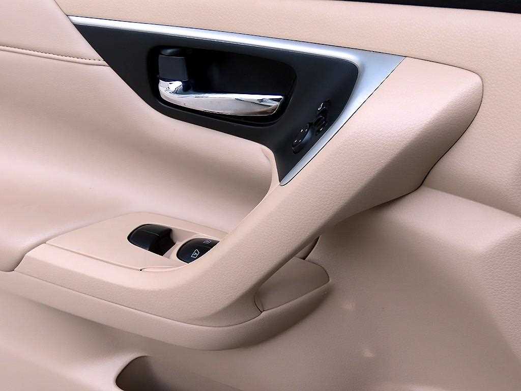 Nissan Altima - Vista 11