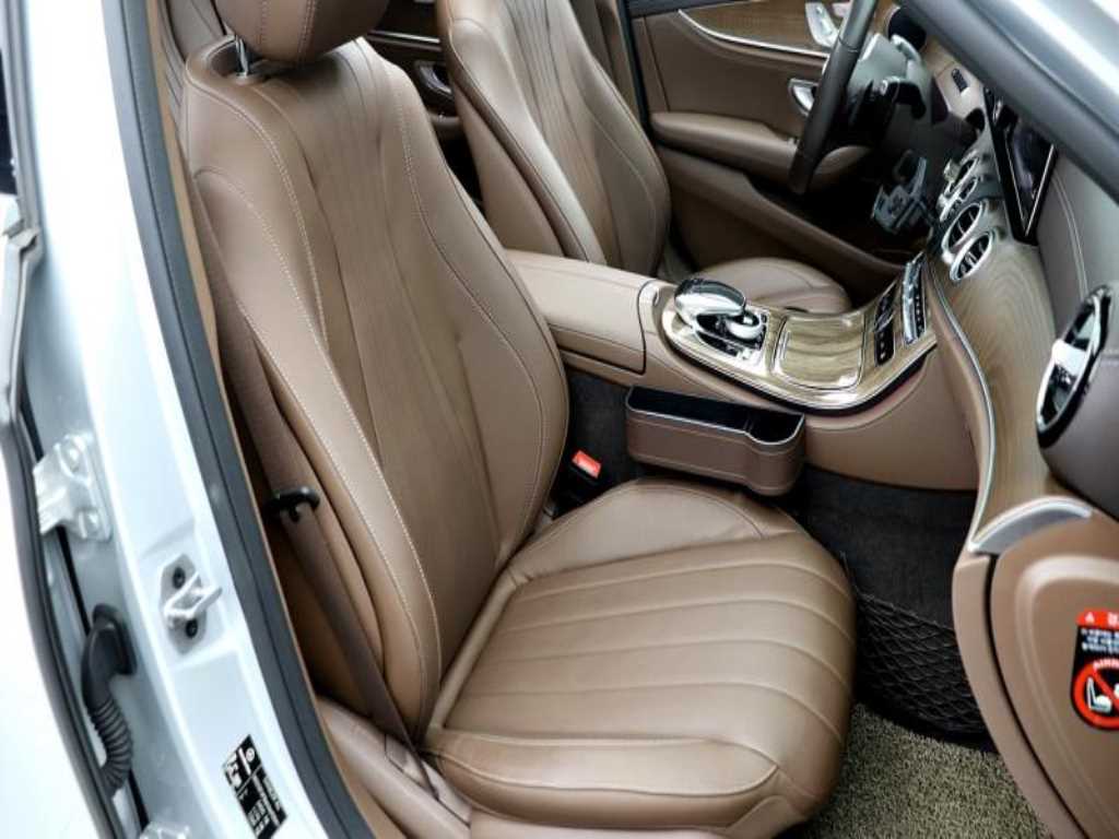 Mercedes Benz E class - Vista 7