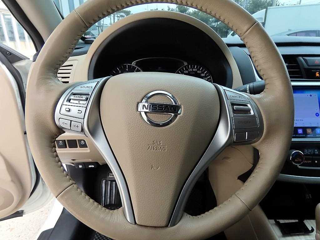 Nissan Altima - Vista 8