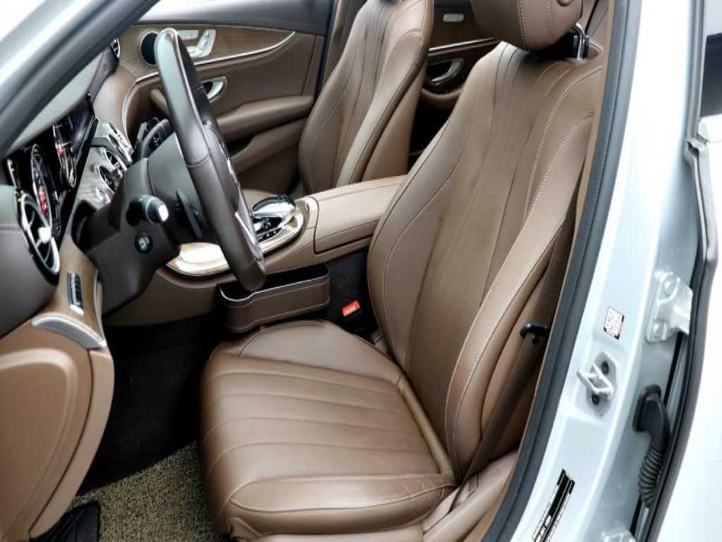 Mercedes Benz E class - Vista 4