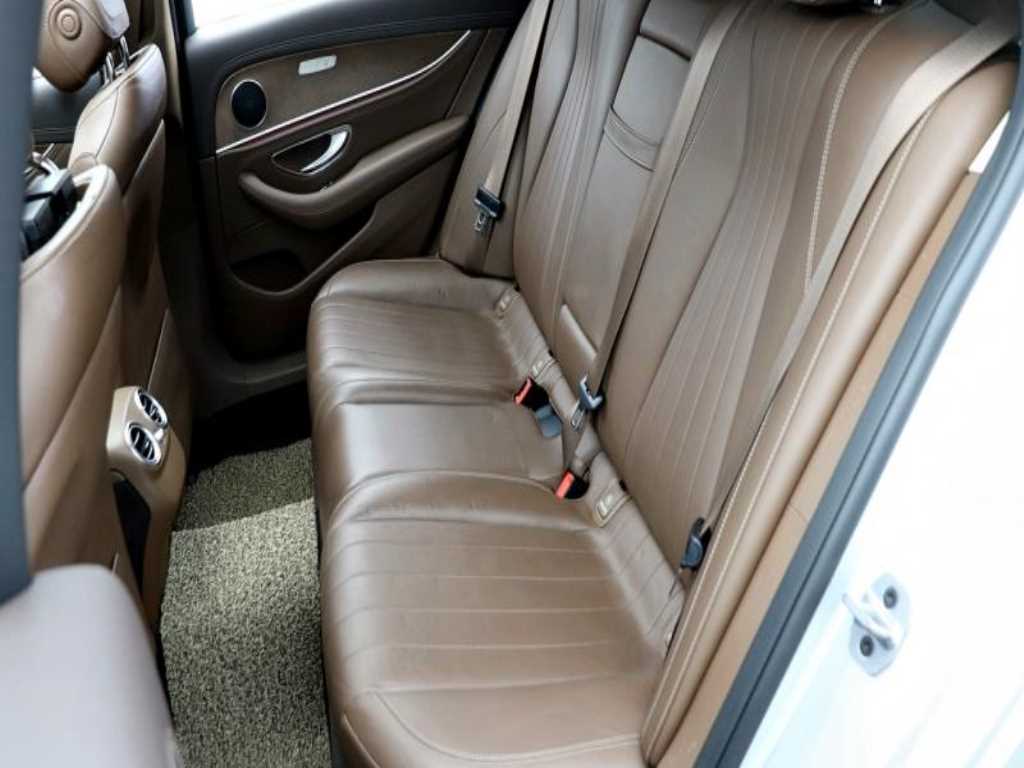 Mercedes Benz E class - Vista 5