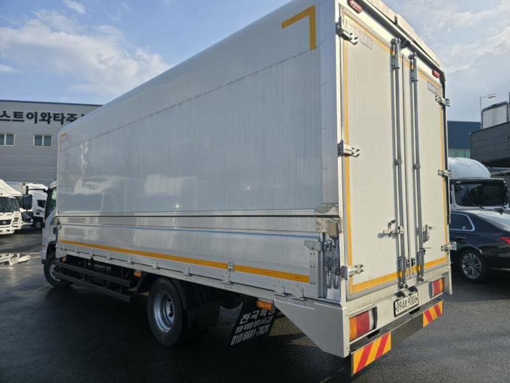 medium and large cargo truck - Vista 6