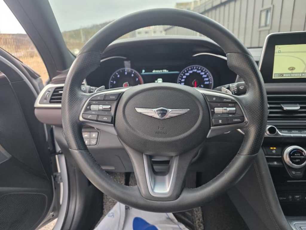 Genesis G70 - Vista 10