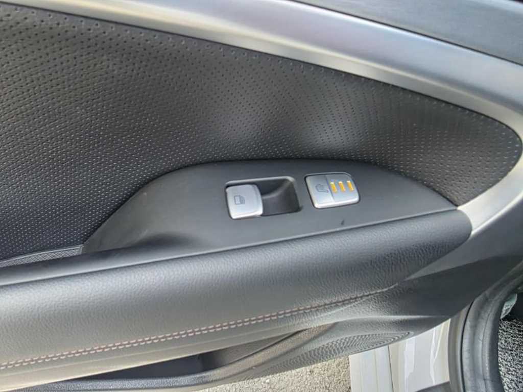 Genesis G70 - Vista 8