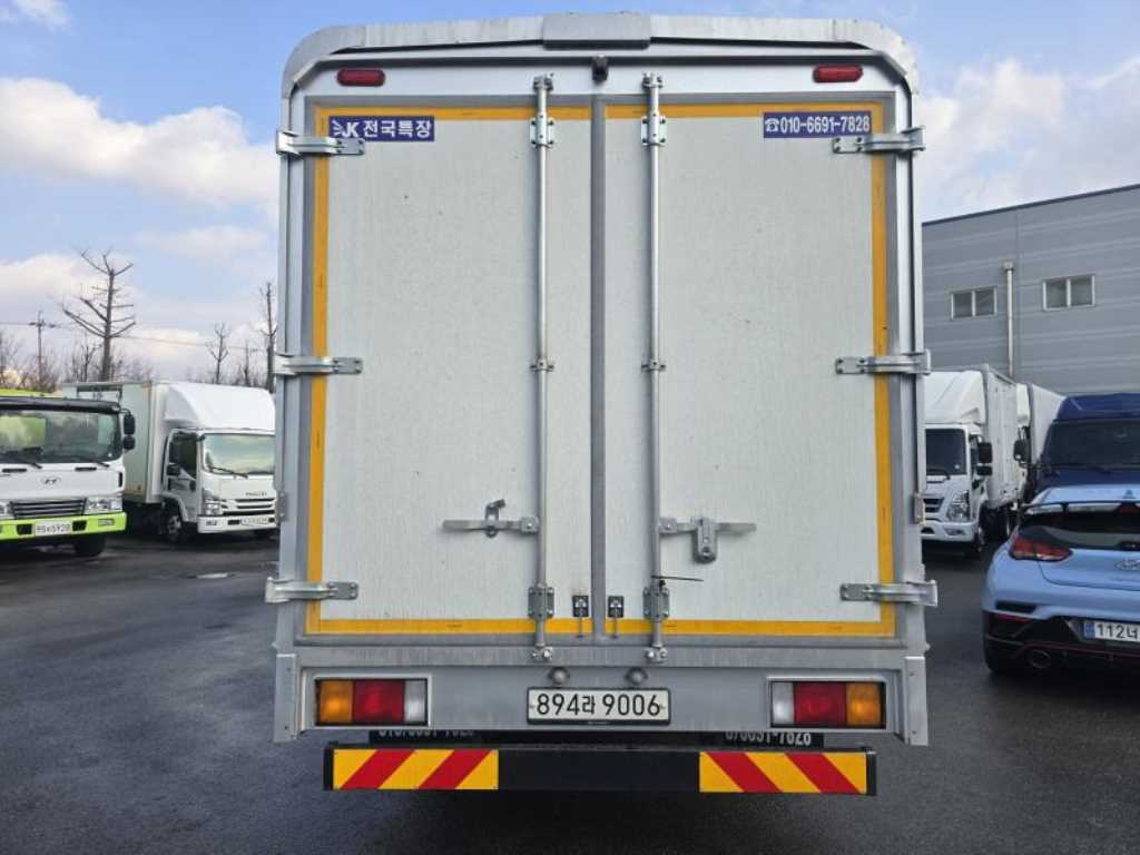 medium and large cargo truck - Vista 5