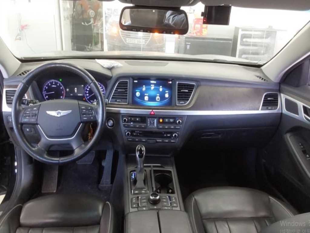 HYUNDAI Genesis - Vista 5