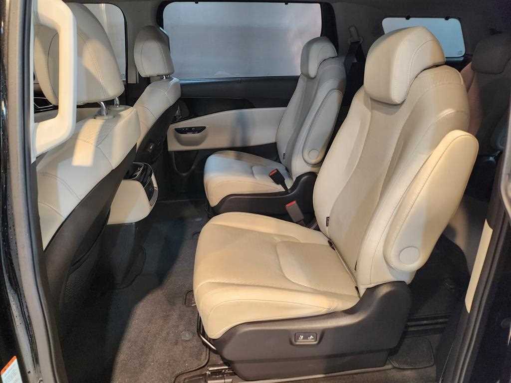 KIA Carnival - Vista 7