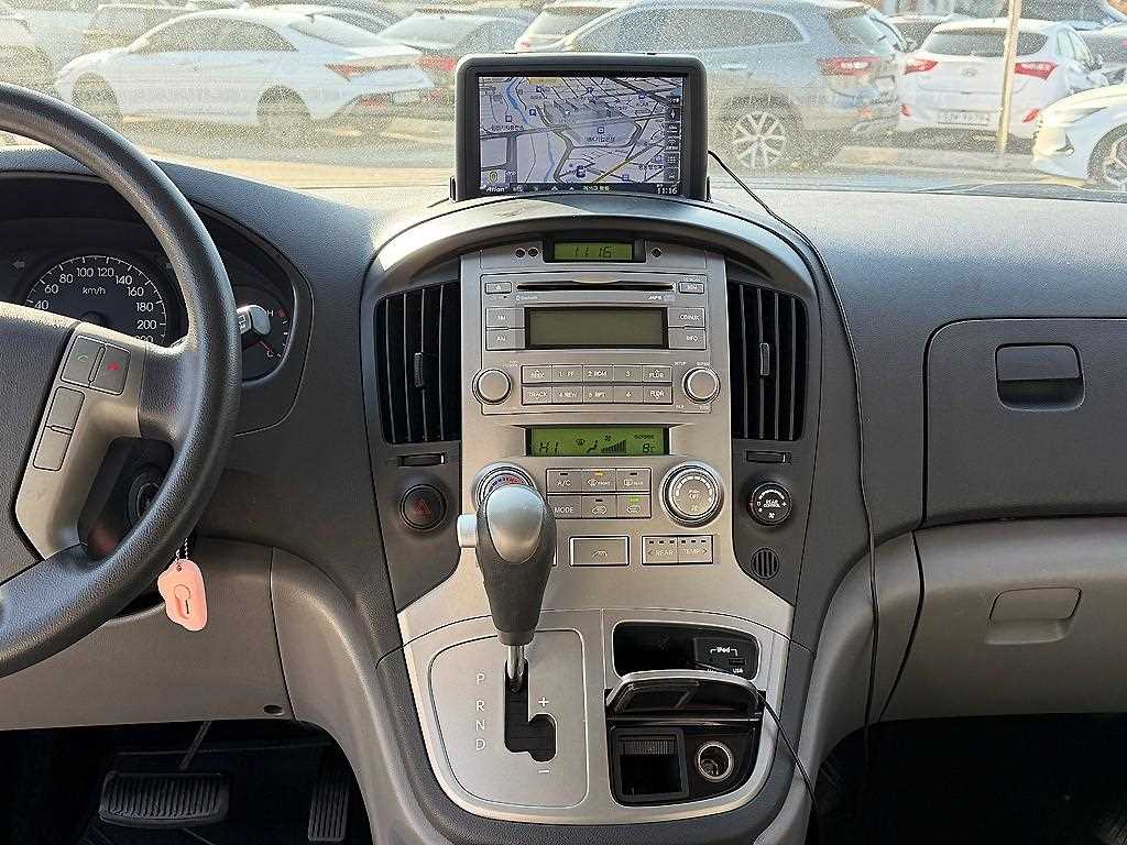 HYUNDAI Starex - Vista 10