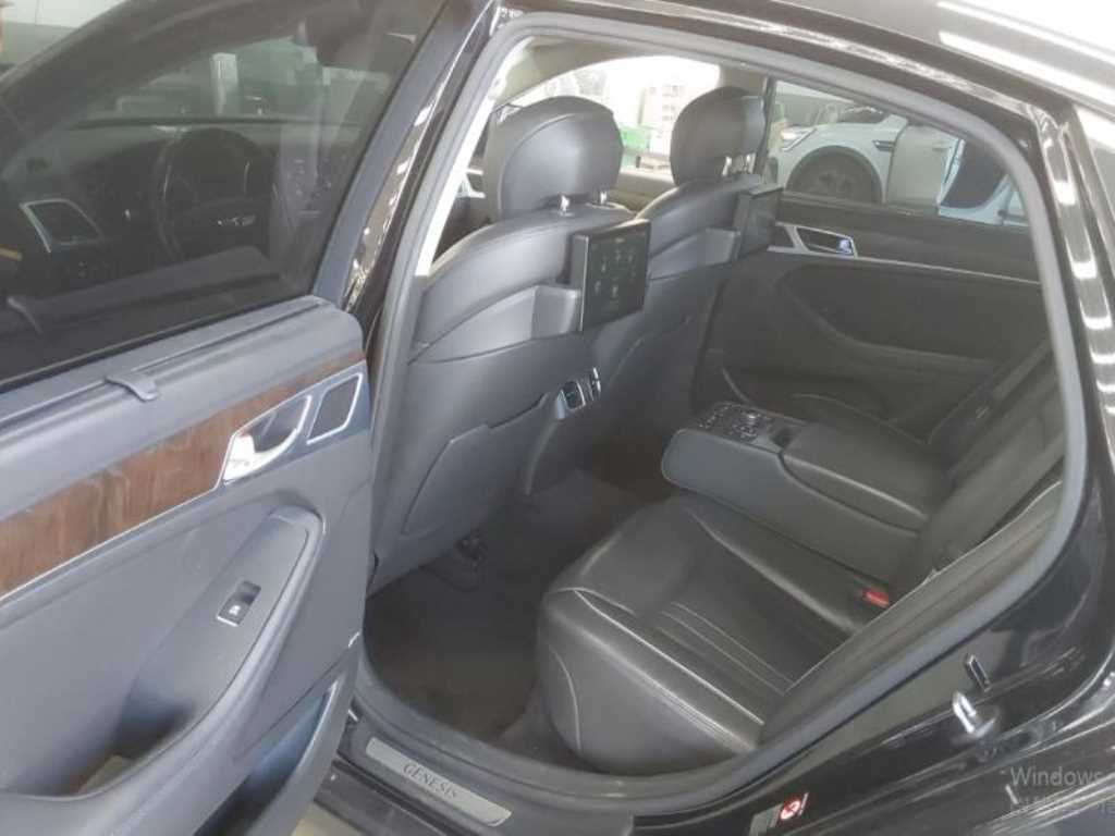 HYUNDAI Genesis - Vista 11