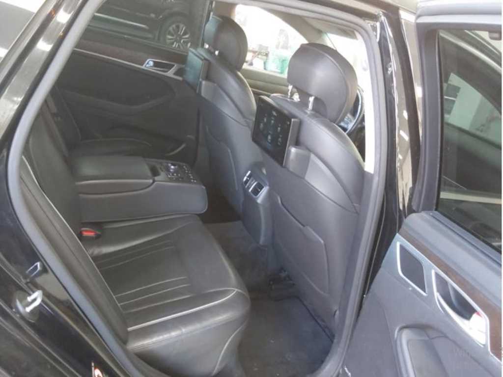 HYUNDAI Genesis - Vista 10