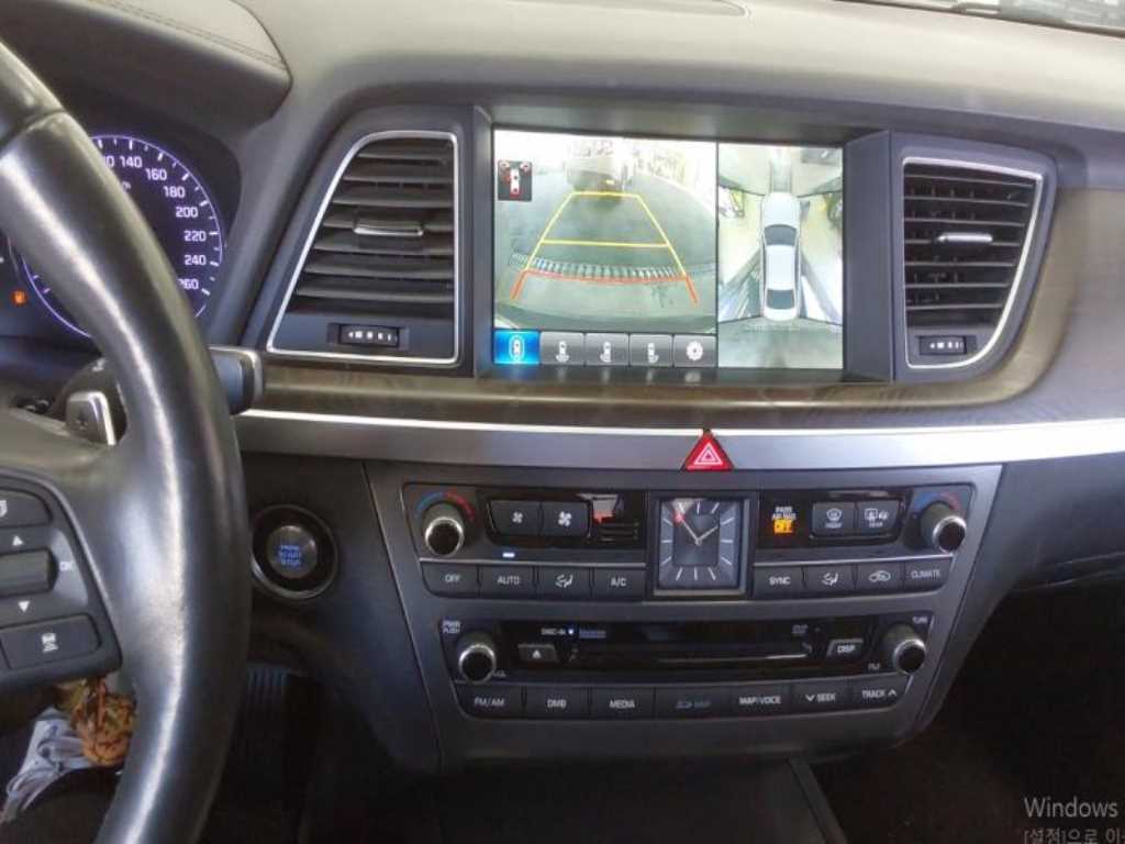 HYUNDAI Genesis - Vista 6