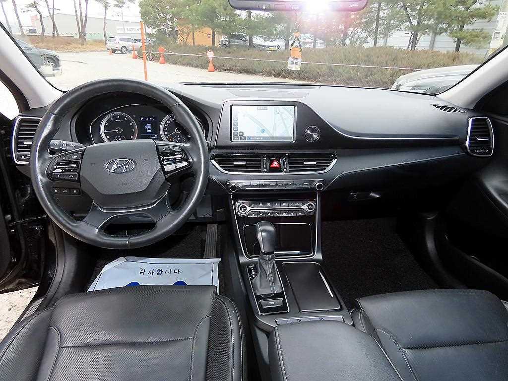 HYUNDAI Grandeur - Vista 7