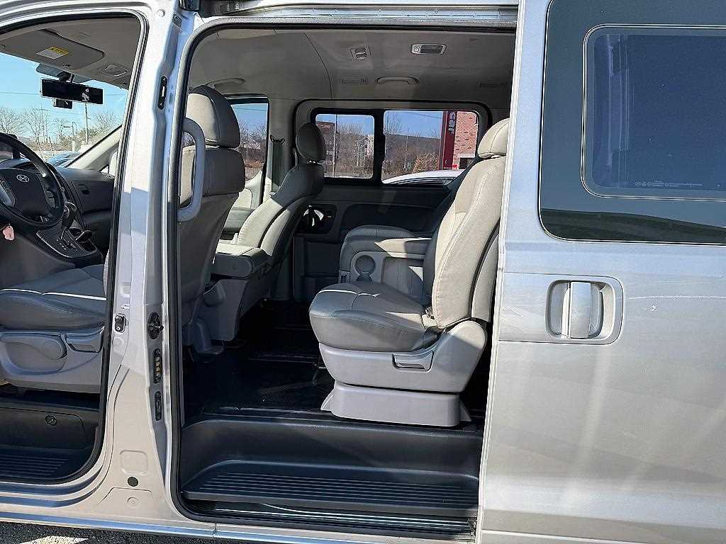 HYUNDAI Starex - Vista 7