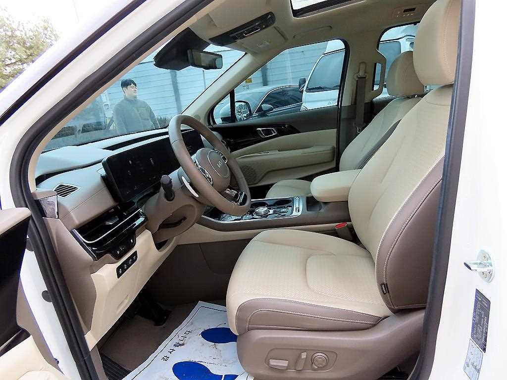 KIA Carnival - Vista 5