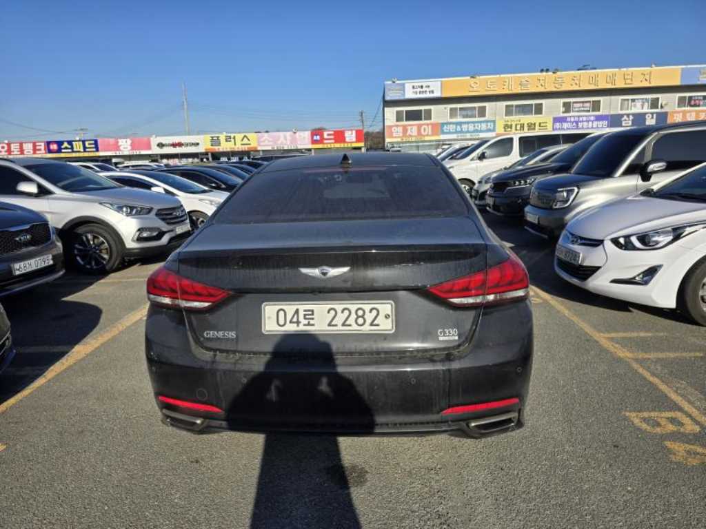 HYUNDAI Genesis - Vista 3