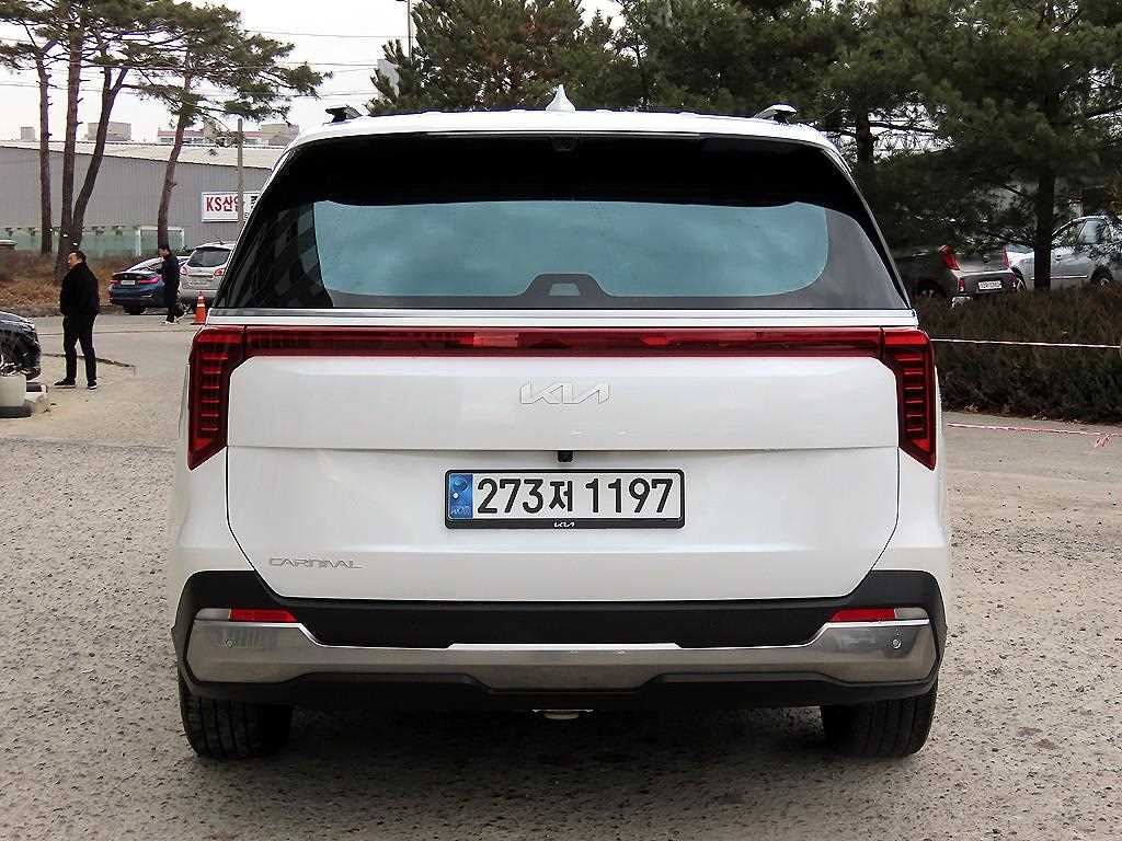 KIA Carnival - Vista 4